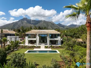 6 bedroom House for Sale in The Golden Mile
