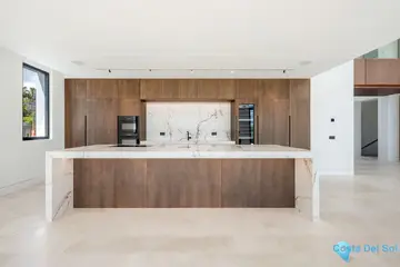 6 bedroom House for Sale in The Golden Mile-58345