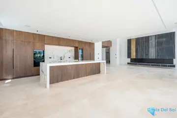 6 bedroom House for Sale in The Golden Mile-58346