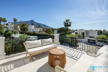 6 bedroom House for Sale in Nueva Andalucía-58355