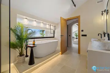 6 bedroom House for Sale in Marbella-58429