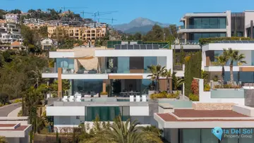 6 bedroom House for Sale in La Quinta