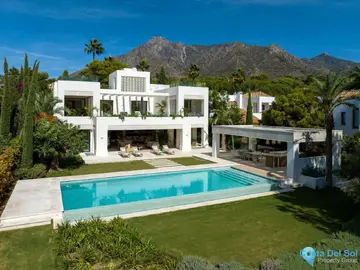 5 bedroom House for Sale in The Golden Mile