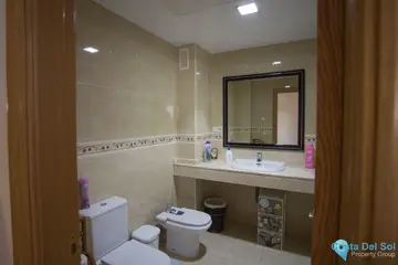 4 bedroom Apartment for Sale in Coín-65610