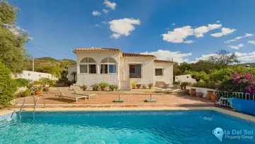 2 bedroom House for Sale in Almogía-66068
