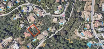 1083m2 Plot for Sale in Elviria