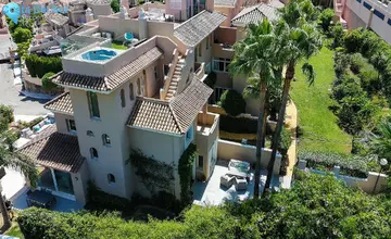 4 bedroom House for Sale in La Duquesa-1009