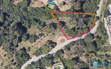 1090m2 Plot for Sale in Elviria
