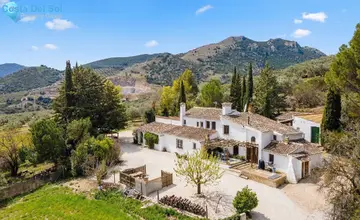 6 bedroom House for Sale in Villanueva del Rosario