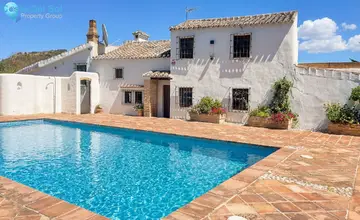 6 bedroom House for Sale in Villanueva del Rosario-1144