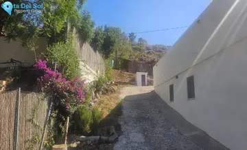 3 bedroom House for Sale in Estepona-2024