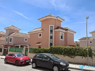 3 bedroom House for Sale in San Luis de Sabinillas