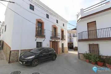 7 bedroom House for Sale in Guaro