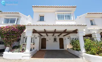 4 bedroom House for Sale in Riviera del Sol