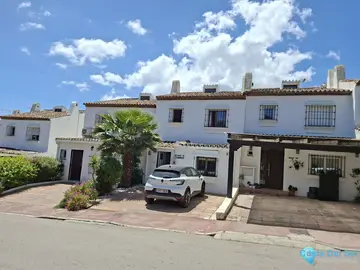 3 bedroom House for Sale in La Duquesa