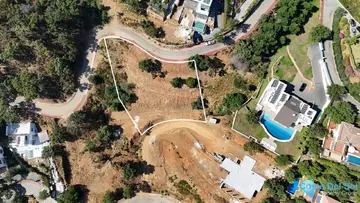 2266m2 Plot for Sale in La Mairena-69236