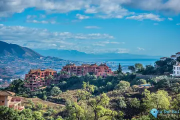 2266m2 Plot for Sale in La Mairena-69238