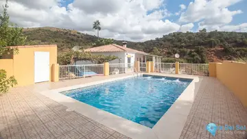 3 bedroom House for Sale in Estepona