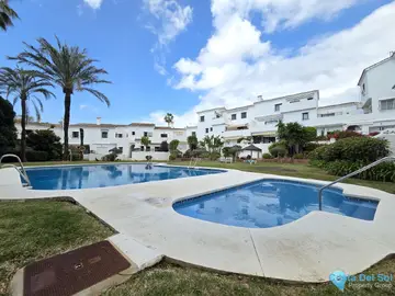 2 bedroom House for Sale in Nueva Andalucía-73056