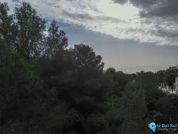 1516m2 Plot for Sale in Elviria-74600