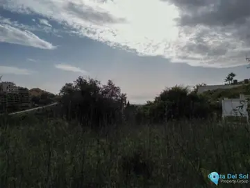 1516m2 Plot for Sale in Elviria-74604