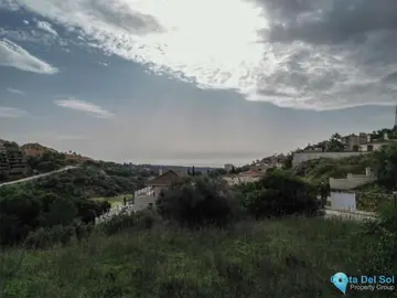 1516m2 Plot for Sale in Elviria-74606