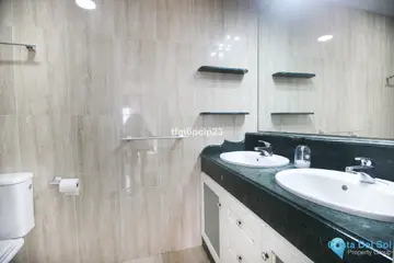 5 bedroom House for Sale in La Duquesa-74650