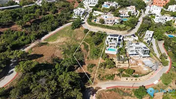 2141m2 Plot for Sale in La Mairena