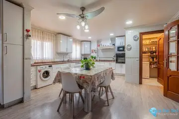 4 bedroom Apartment for Sale in Málaga-76334