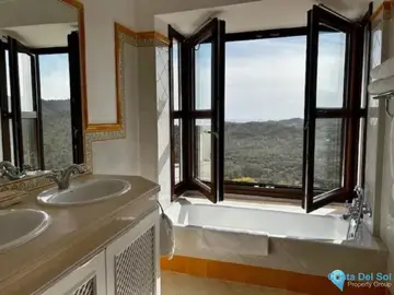 2 bedroom House for Sale in Benahavís-76643