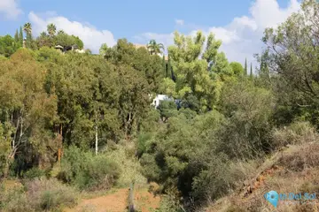 1042m2 Plot for Sale in Benahavís-77050