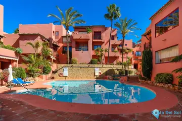 2 bedroom Apartment for Sale in Elviria-77064