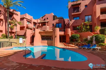 2 bedroom Apartment for Sale in Elviria-77065