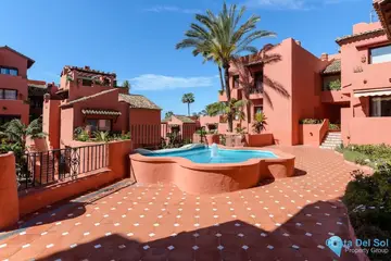 2 bedroom Apartment for Sale in Elviria-77066