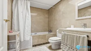 2 bedroom Apartment for Sale in La Duquesa-99376