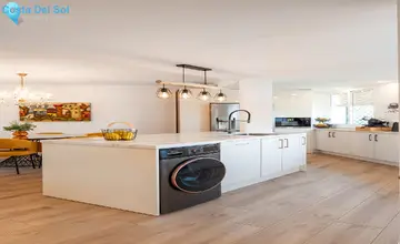 4 bedroom House for Sale in Nueva Andalucía-3569