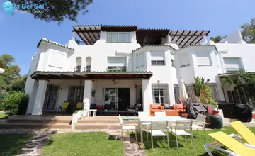 3 bedroom House for Sale in Nueva Andalucía