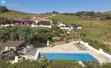 4 bedroom House for Sale in Alozaina-4258