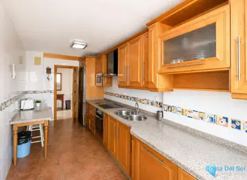 4 bedroom Apartment for Sale in La Carihuela-100353