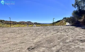 1100m2 Plot for Sale in Benahavís